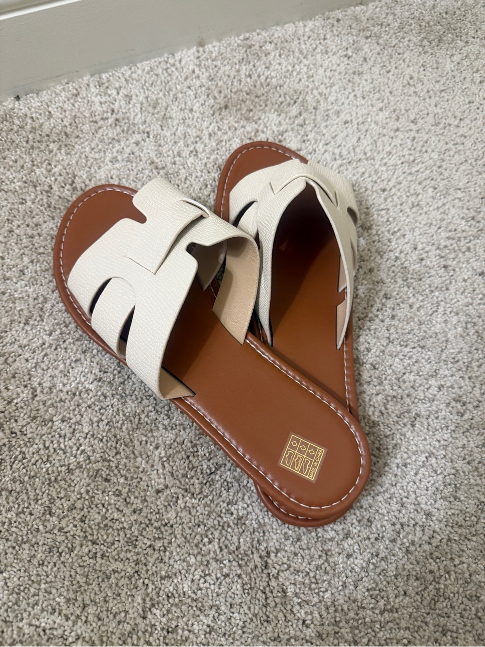 Women’s Cream Slide Sandals - Classic Leather Look
